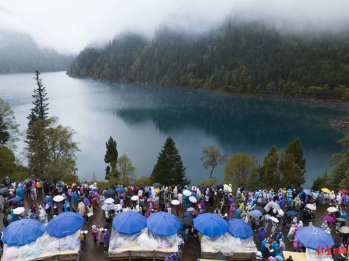 一天4万游客,却无 人从众 国庆九寨沟另类出圈,游客为何感到 不堵