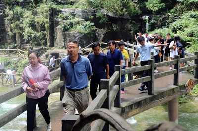 交流学习、共话发展--高平市神农镇考察团来太行山大峡谷考察学习