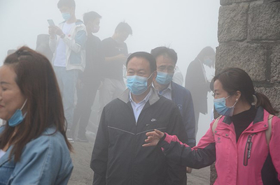 叶露中赴金寨县检查景区疫情防控及旅游安全工作时强调:常态化精准化做好疫情防控工作 积极稳妥推进旅游市场复产复苏