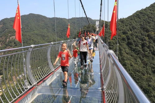 人从众 假期首日,三门旅游接待游客近8万人次,这些景区受热捧