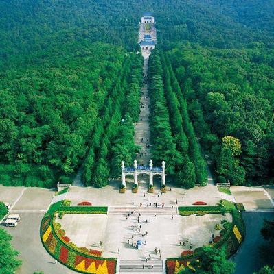 南京中山陵重新开放,首日迎14278名游客,将实行预约参观限制游客量