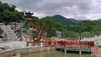 市领导检查景区假期期间疫情防控工作