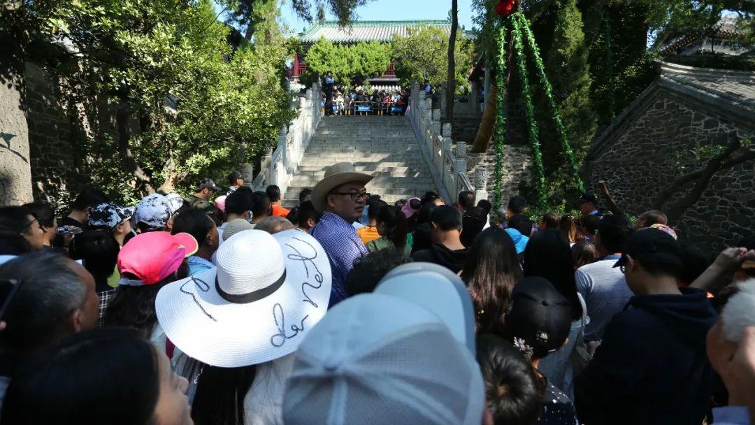 黄金周第三天,蓬莱阁客流持续增长,旅游秩序井然