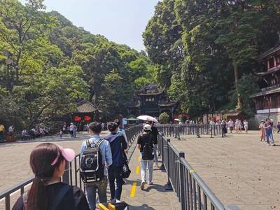 青城山都江堰景区客流预警 3万多人如何做到不扎堆?记者亲测