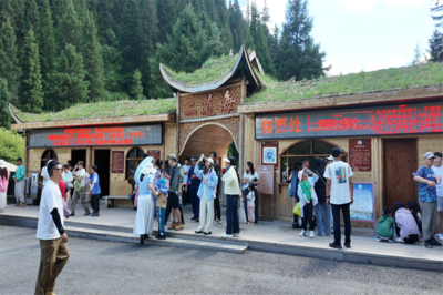 暑期黄龙景区牟尼沟二道海迎旅游高峰，精细化管理与服务保障游客体验