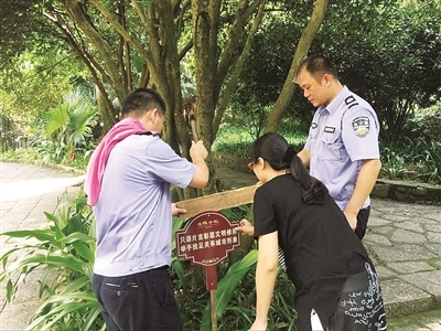 龙潭公园:增设文明提示牌
